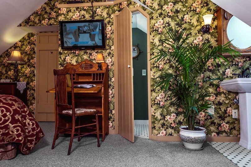 Captain Babcock living area with television and desk